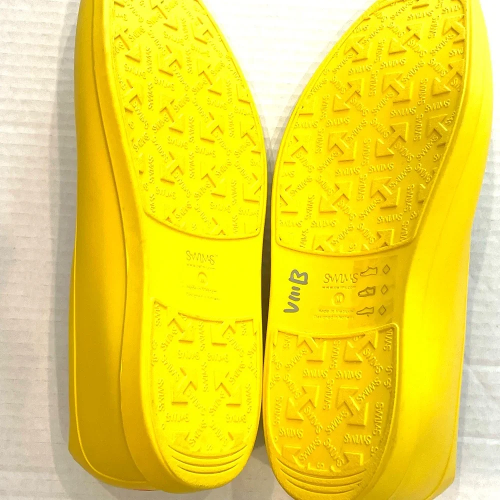 SWIMS Luxury Water Shoes Yellow 10-11 Medium